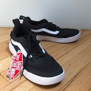 Vans size 9.5 Ultrarange untracrush lite